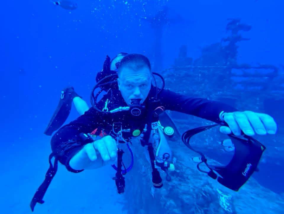 Mariusz Ciupa in trim above a wreck in warm, clear blue water off Malta